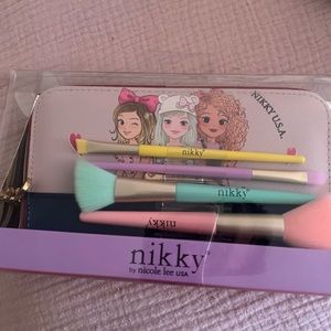 Nikky by Nicole Lee set of brushes